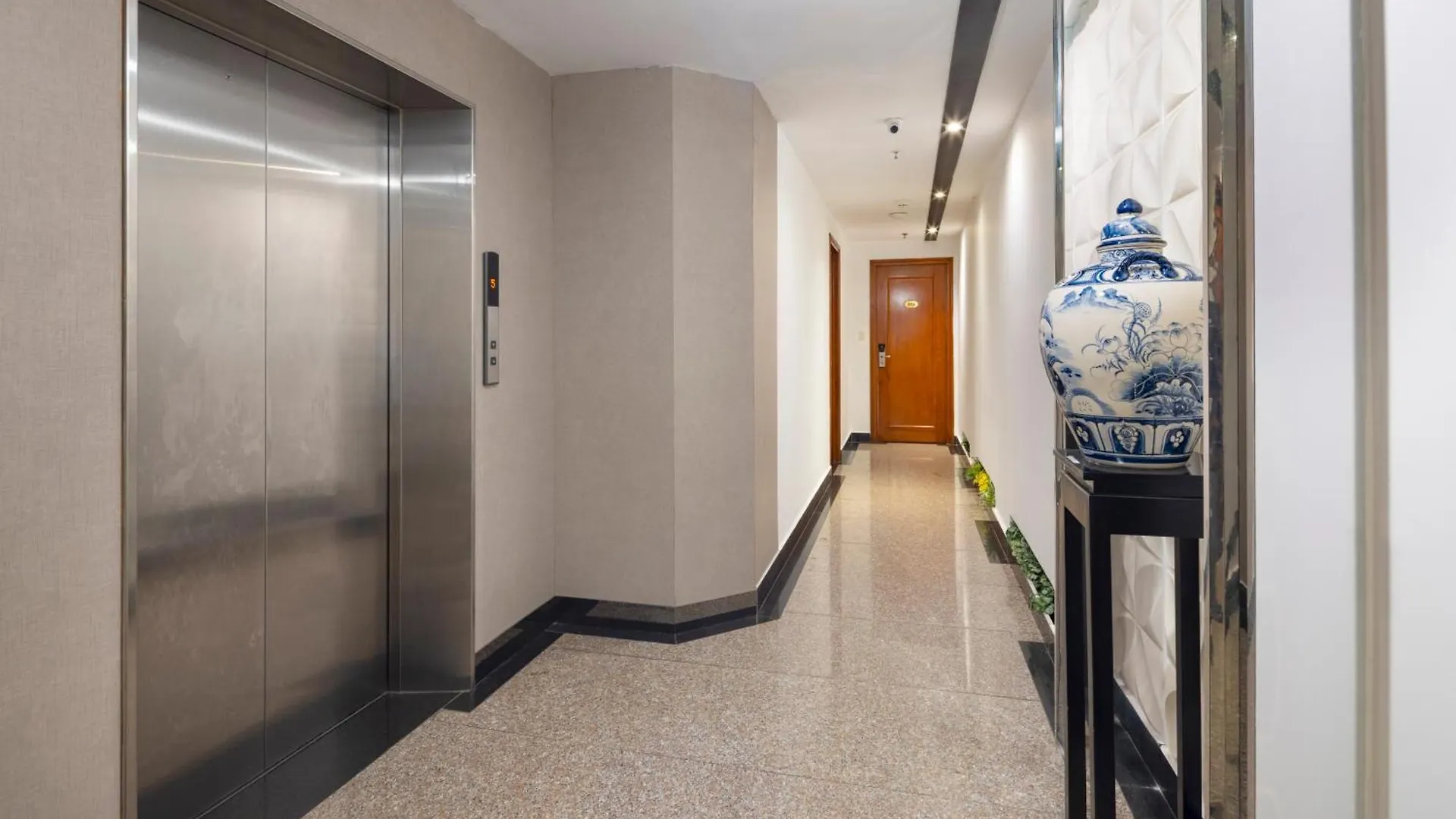 White Lotus Hotel Saigon Ho Chi Minh City 3*,